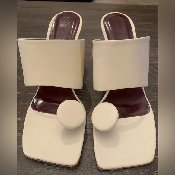 Staud heels made in Italy size 38 1/2.         Off white excellent condition - Picture 6 of 9